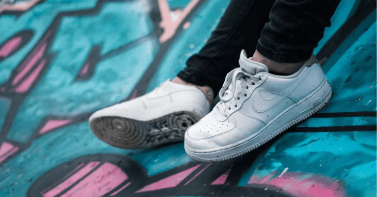 Nettoyer Air Force One blanches et entretenir des baskets blanches