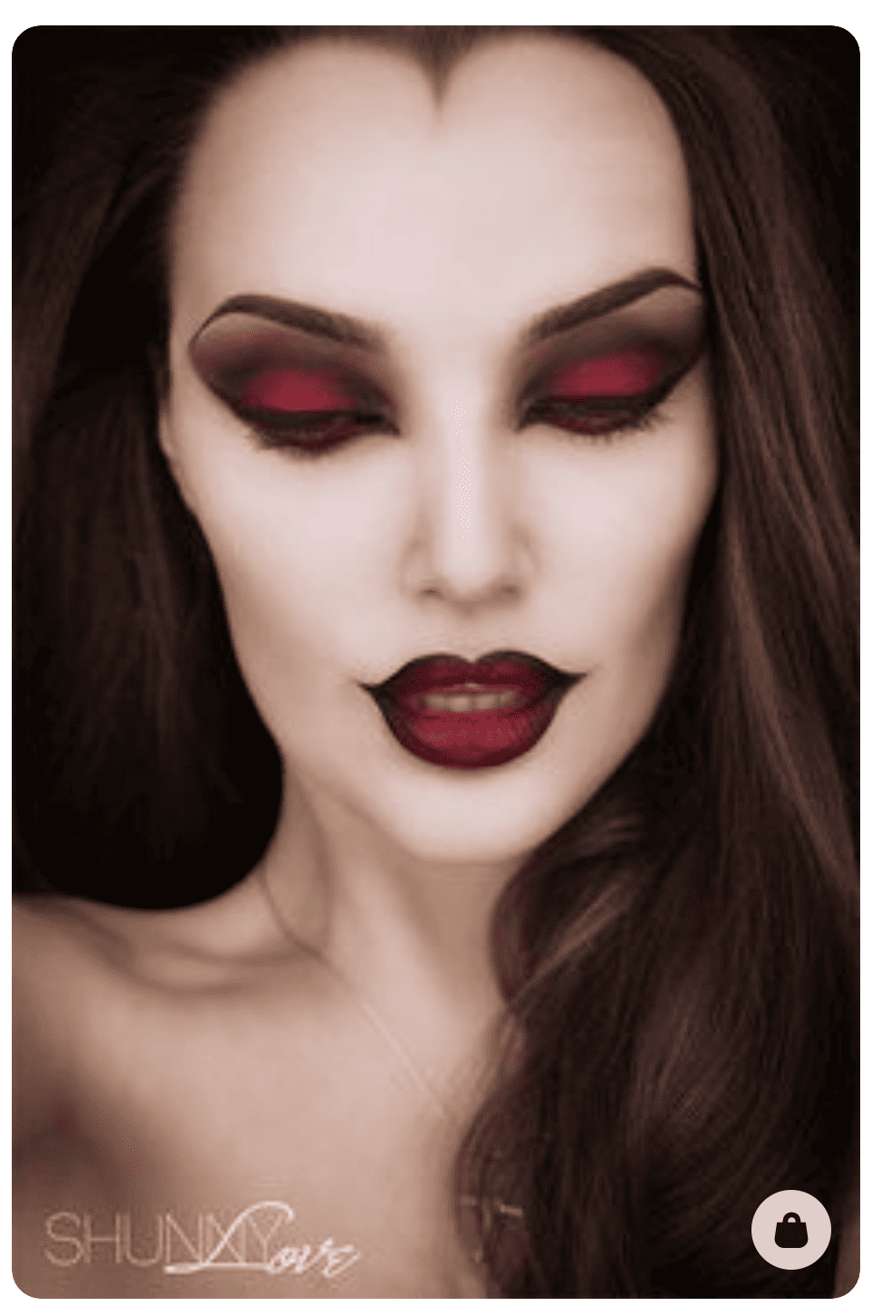 Maquillage de sorcière élégante source: m.vk.com sur Pinterest.