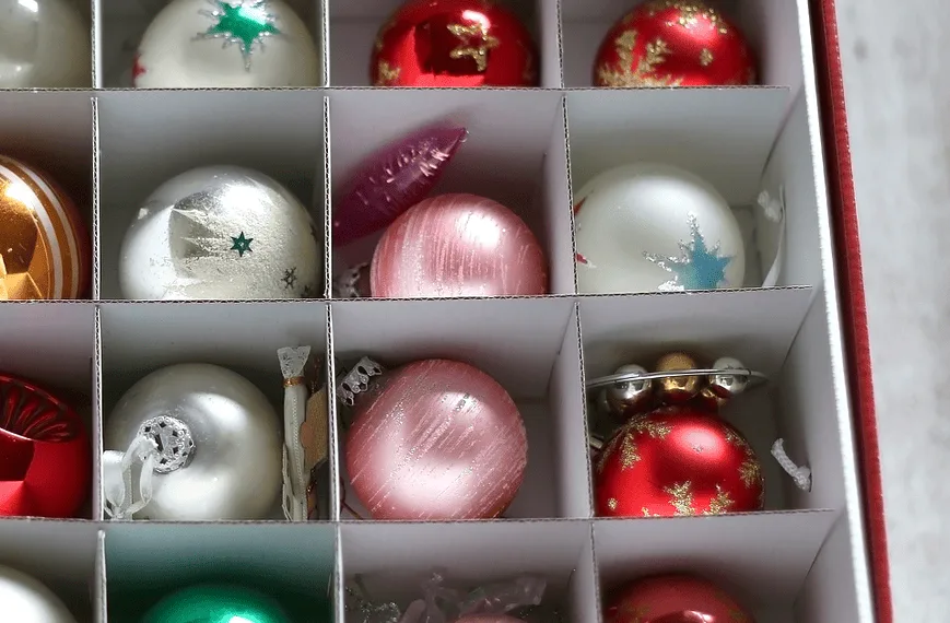 Comment ranger les boules et décorations de Noël