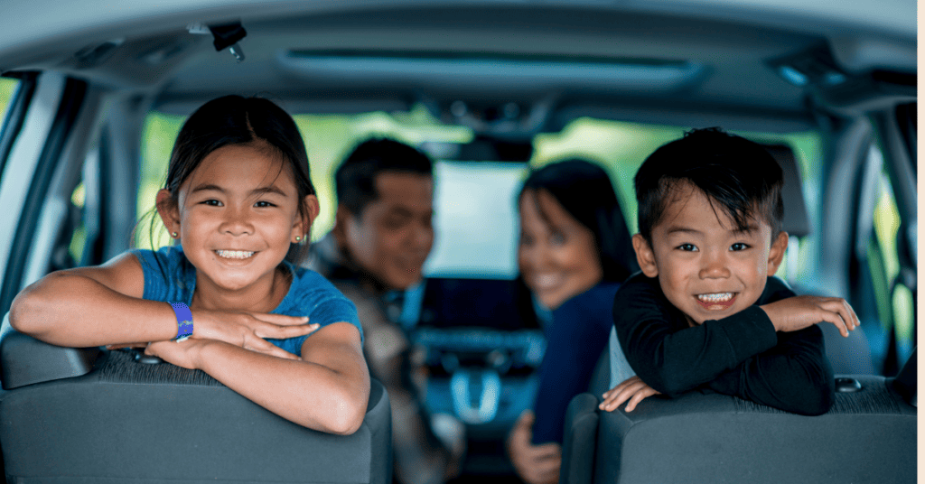 Enfants en voiture
